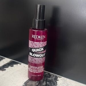 Redken Quick Blowout Heat Primer Spray - Burgundy Bottle